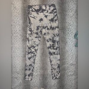 Colsie Black and White Tie-Dye Leggings